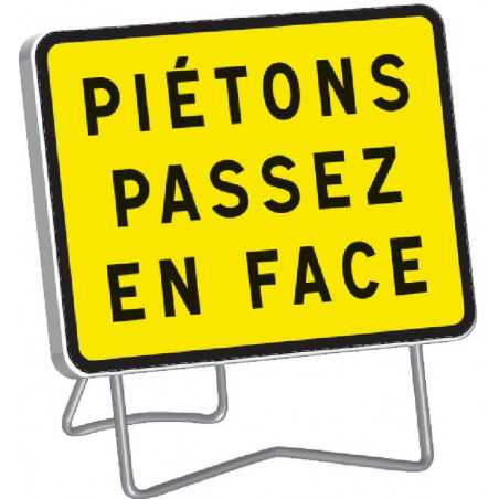 KC1 T1 PIETONS PASSEZ EN FACE